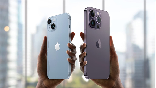 iPhone 14 nhỏ gọn và dễ cầm hơn so với iPhone 14 Pro Max